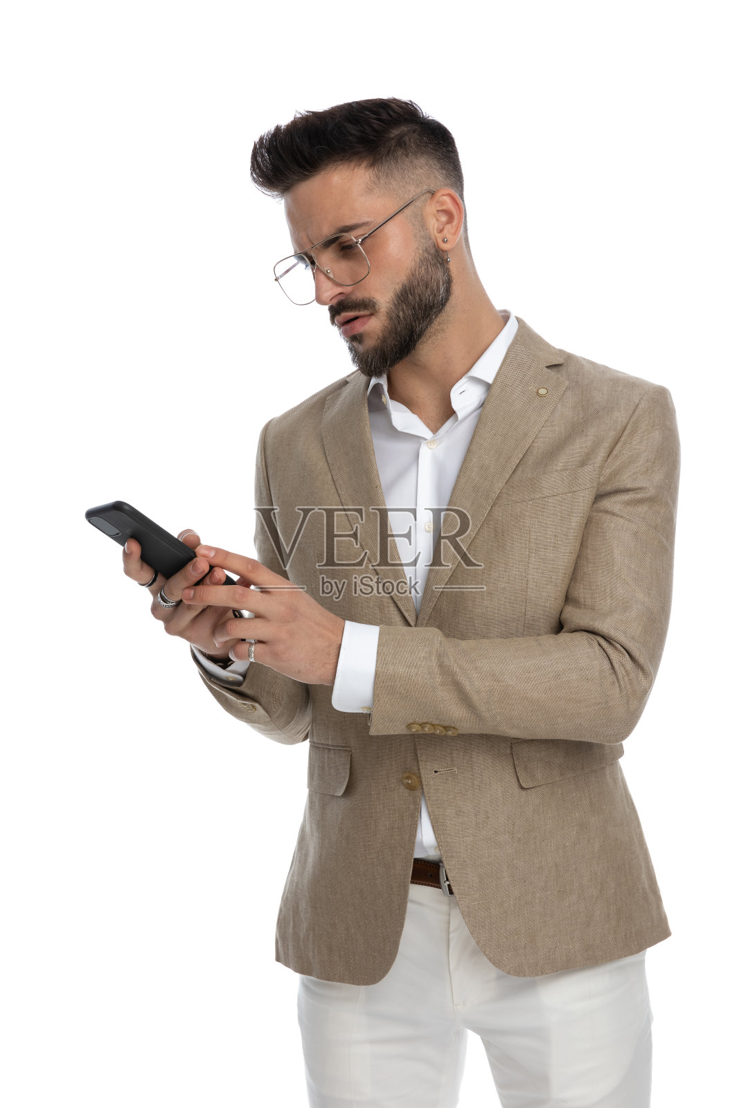 商人对收到的一些短信感到困惑照片摄影图片