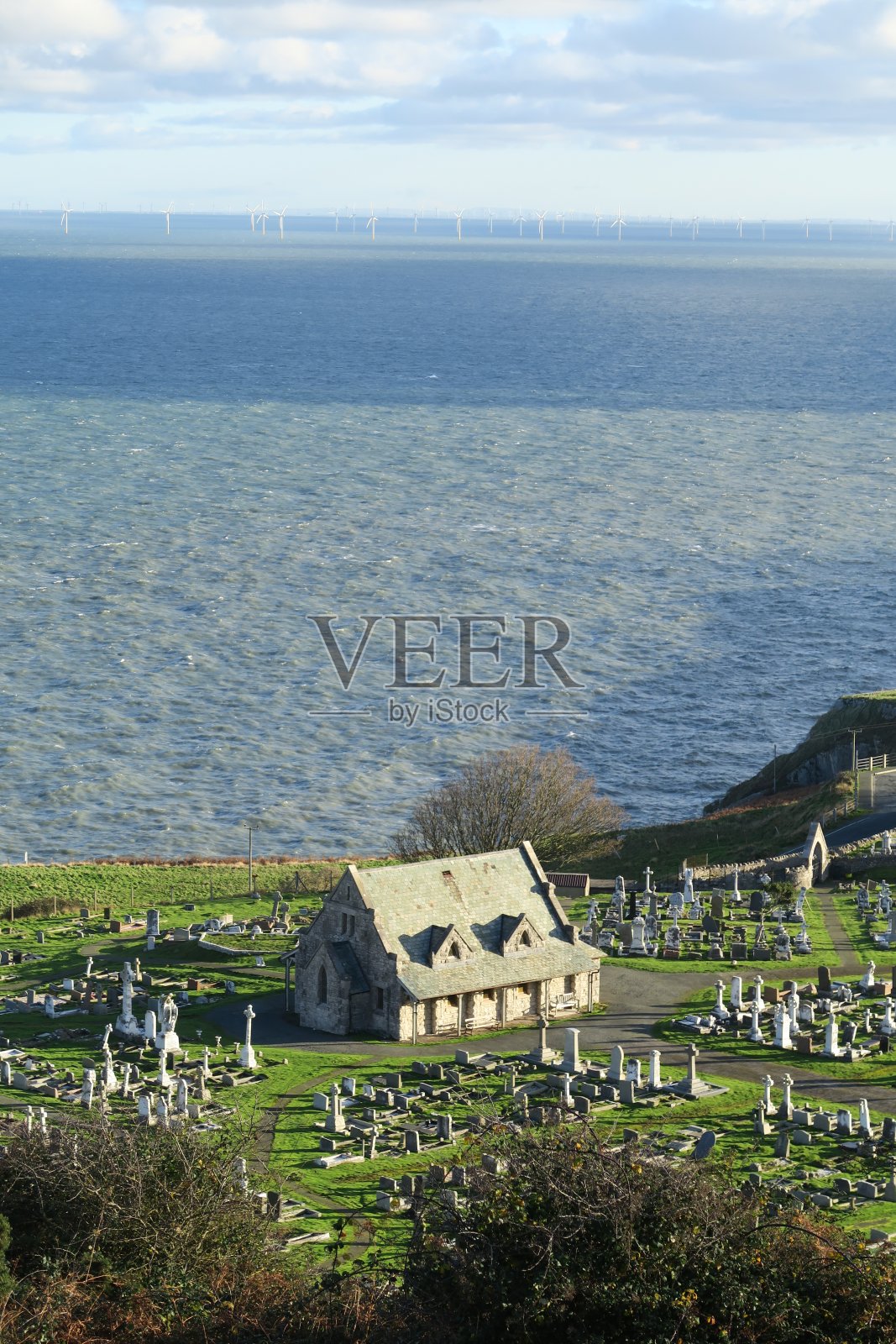 圣都铎教堂和墓地。照片摄影图片