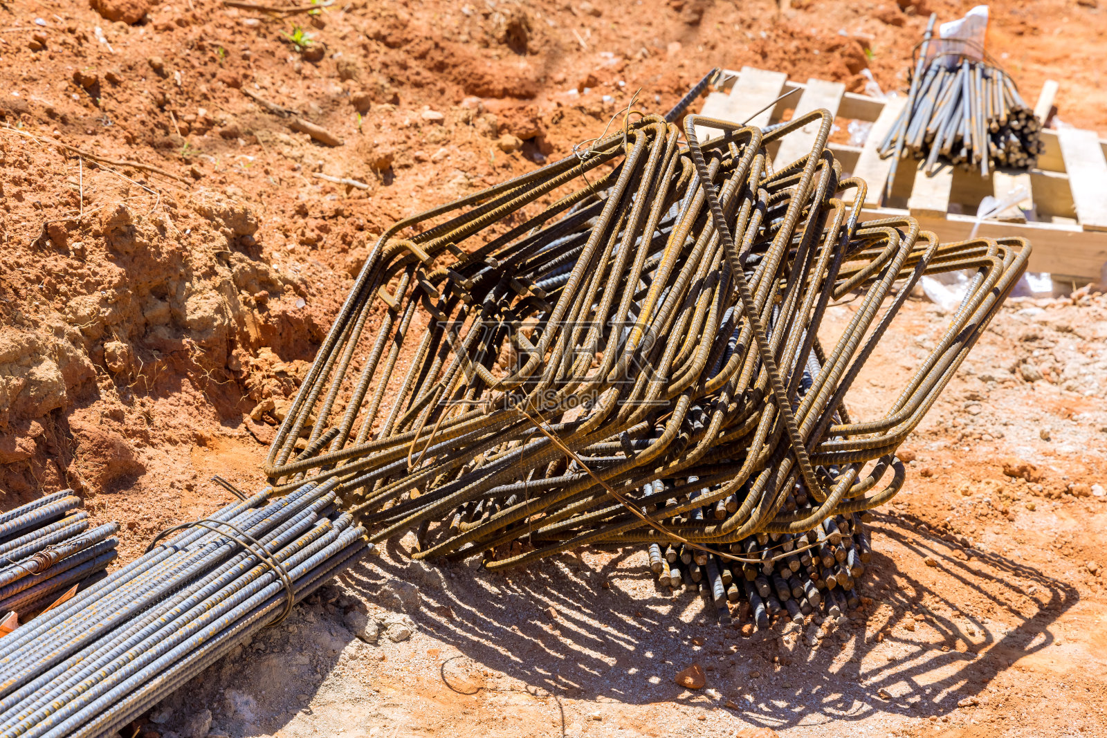 在建筑工地用钢筋加固照片摄影图片
