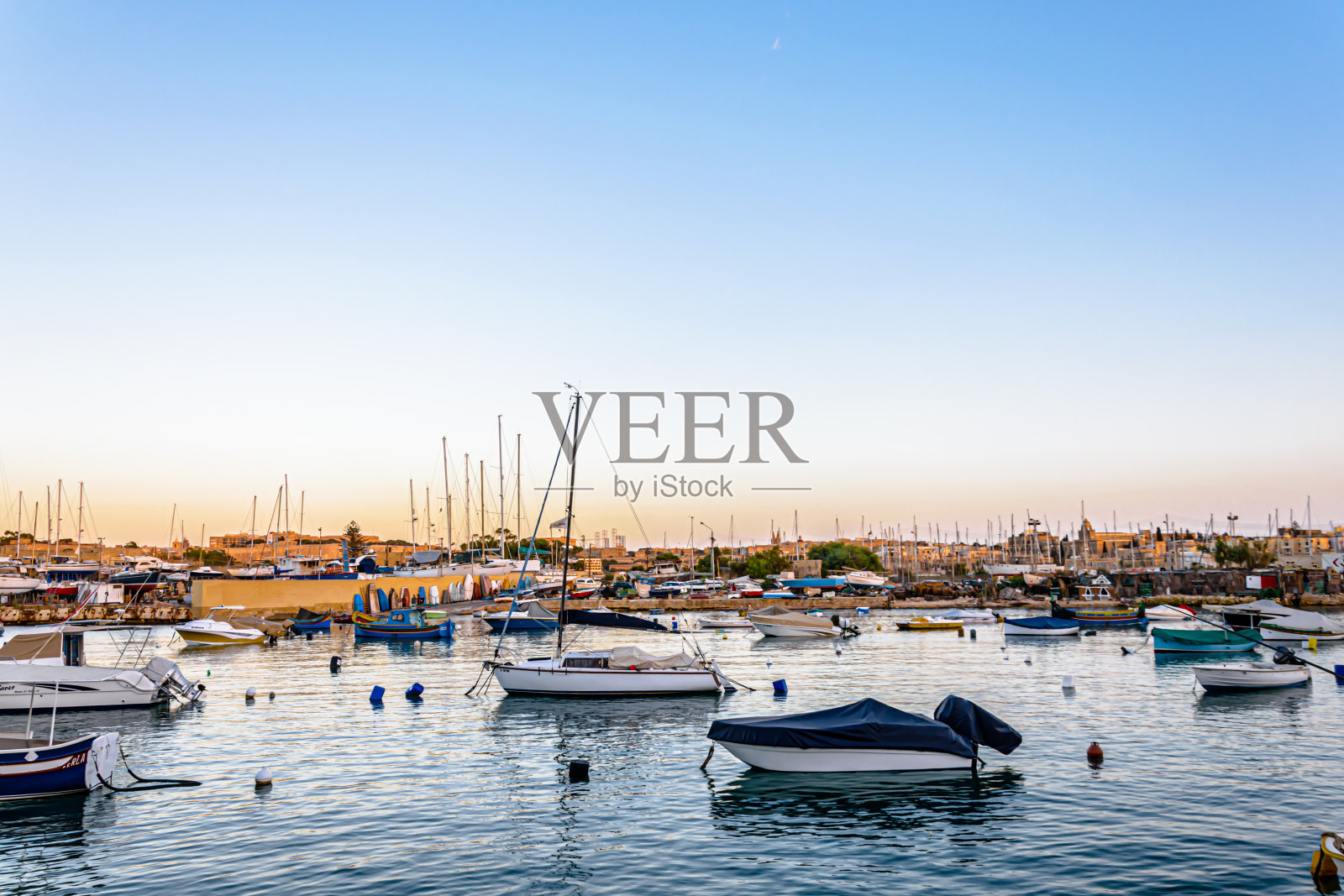 斯利马港的日落照片摄影图片