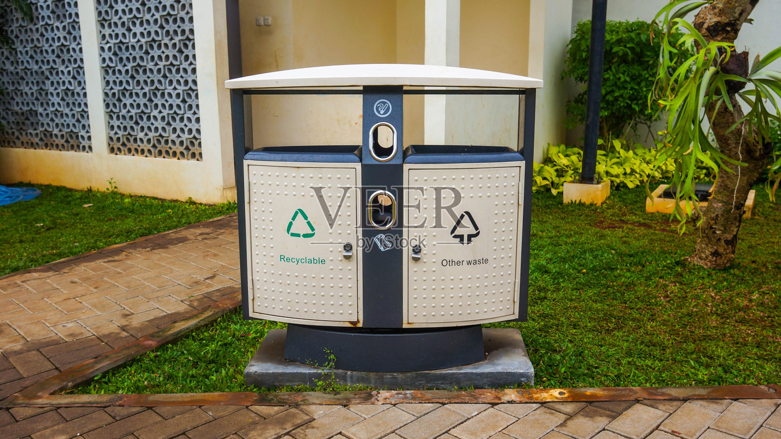 垃圾桶照片摄影图片