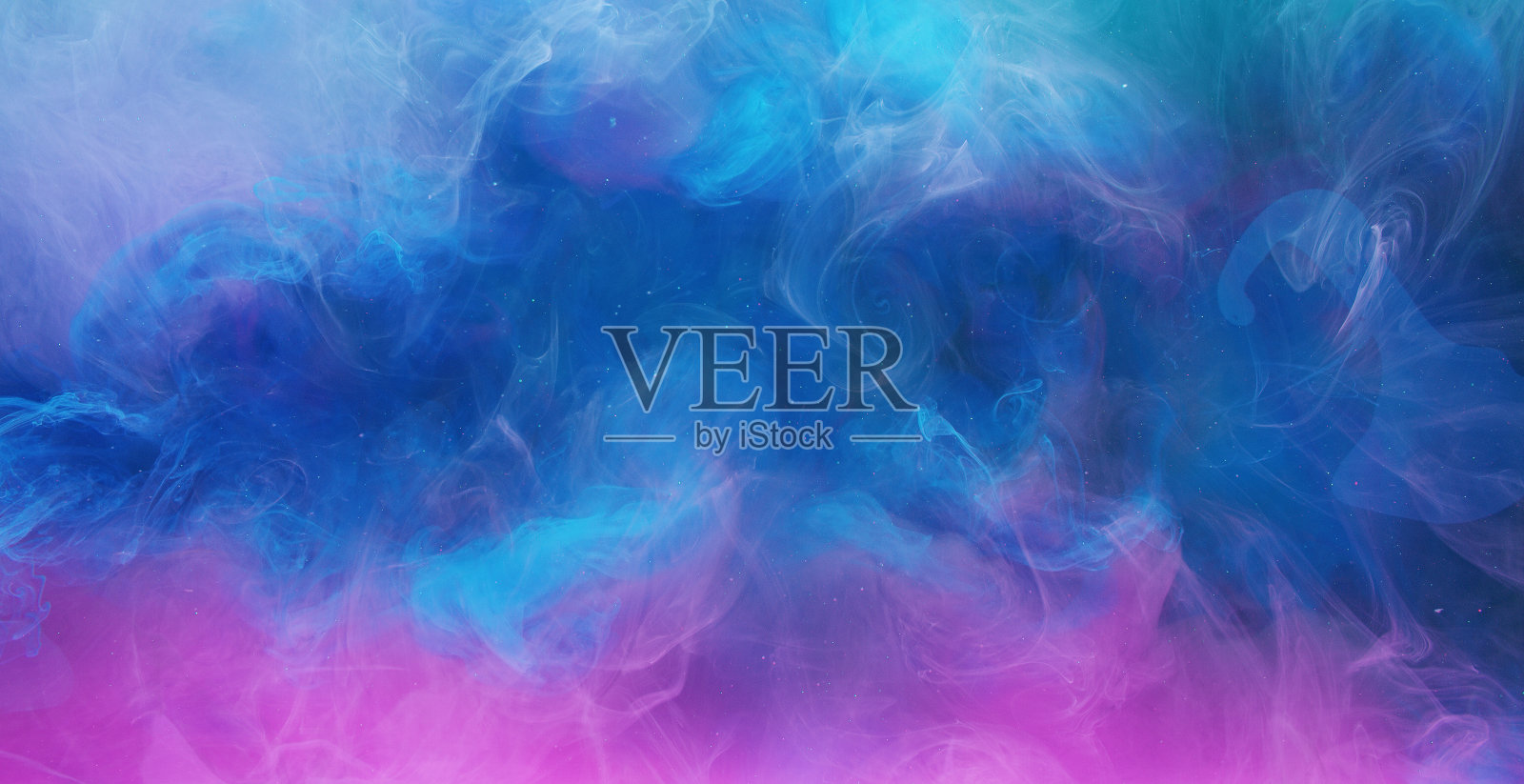 烟雾泄漏巫术拼蓝，洋红色蒸汽混合照片摄影图片