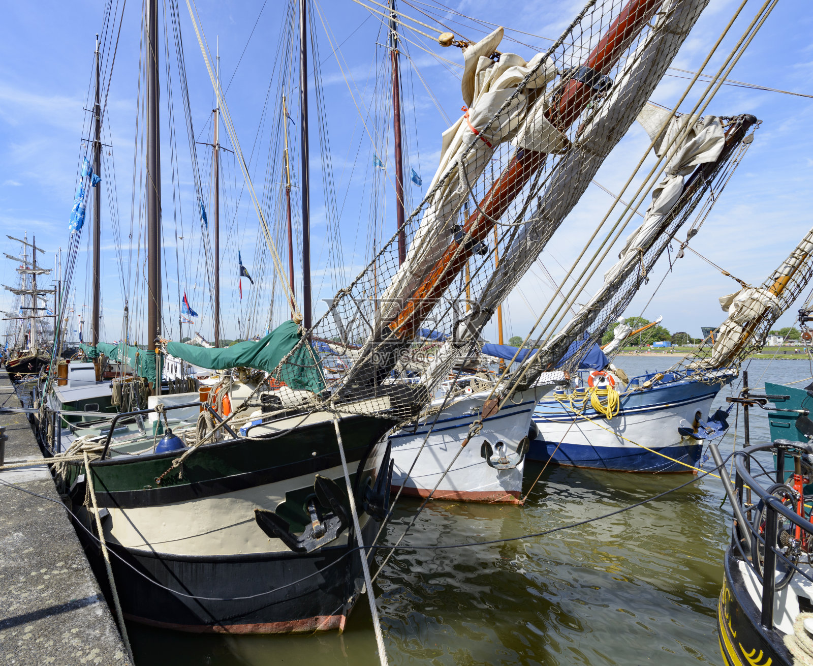 坎彭汉萨节期间的传统帆船照片摄影图片