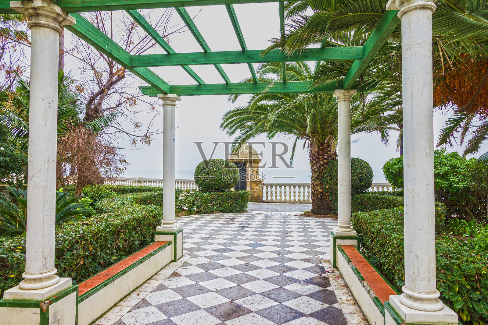 西班牙，卡迪兹镇绿色公园照片摄影图片