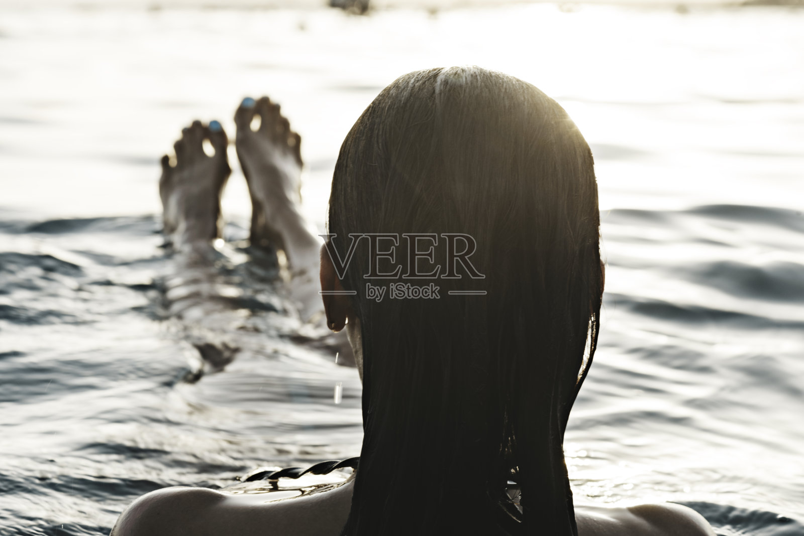 女人在海照片摄影图片