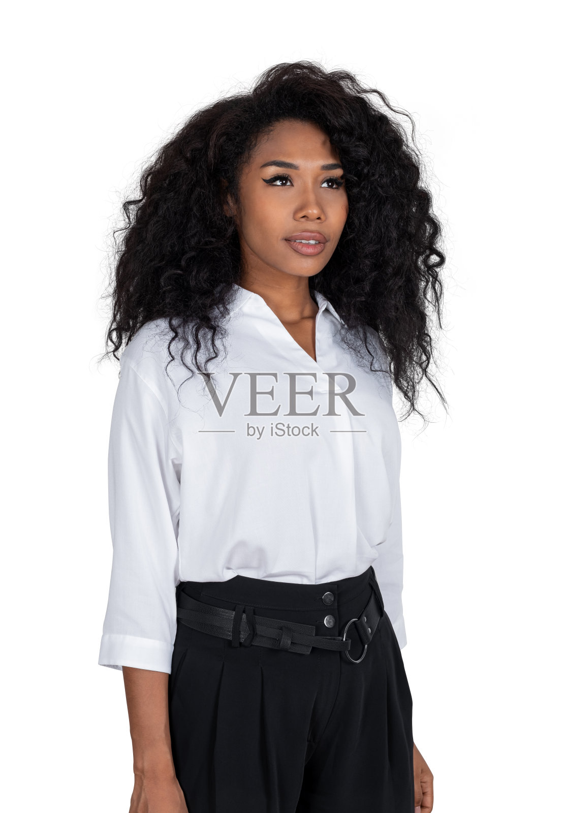 黑人女商人，外表充满灵感，被白人孤立照片摄影图片