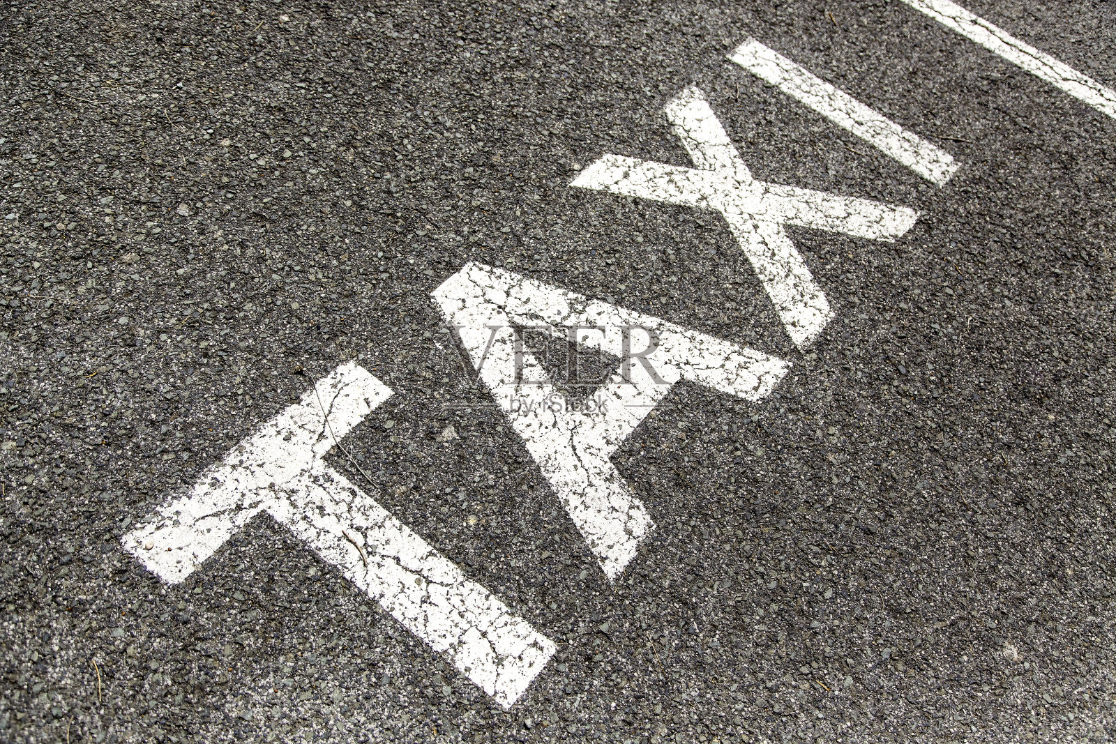 柏油路上的出租车标志照片摄影图片