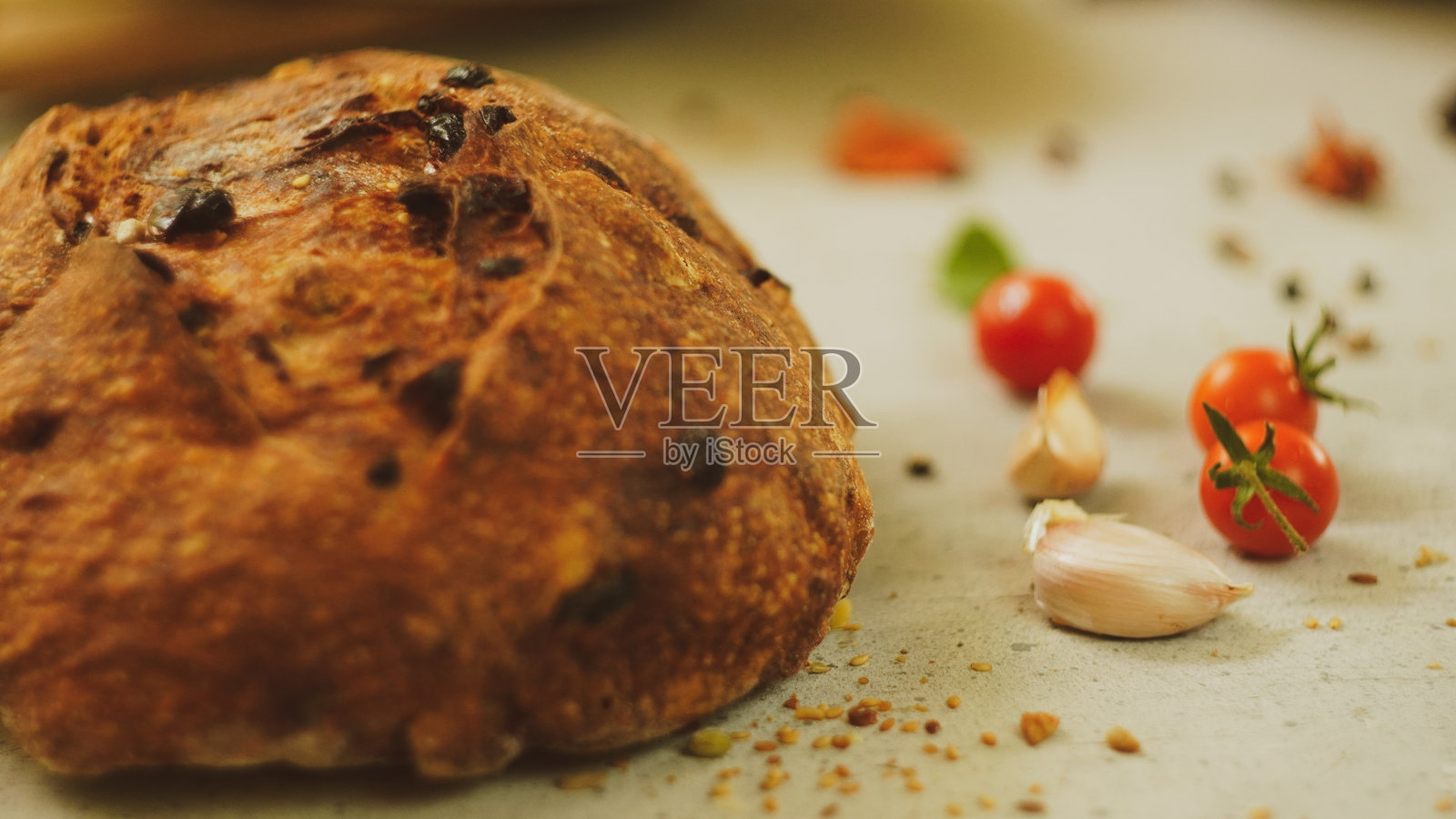 乡村风味的新鲜自制谷物面包照片摄影图片