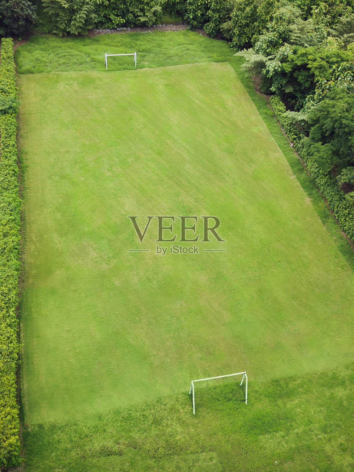 足球场的航拍照片。绿色的草。体育的概念和背景。照片摄影图片