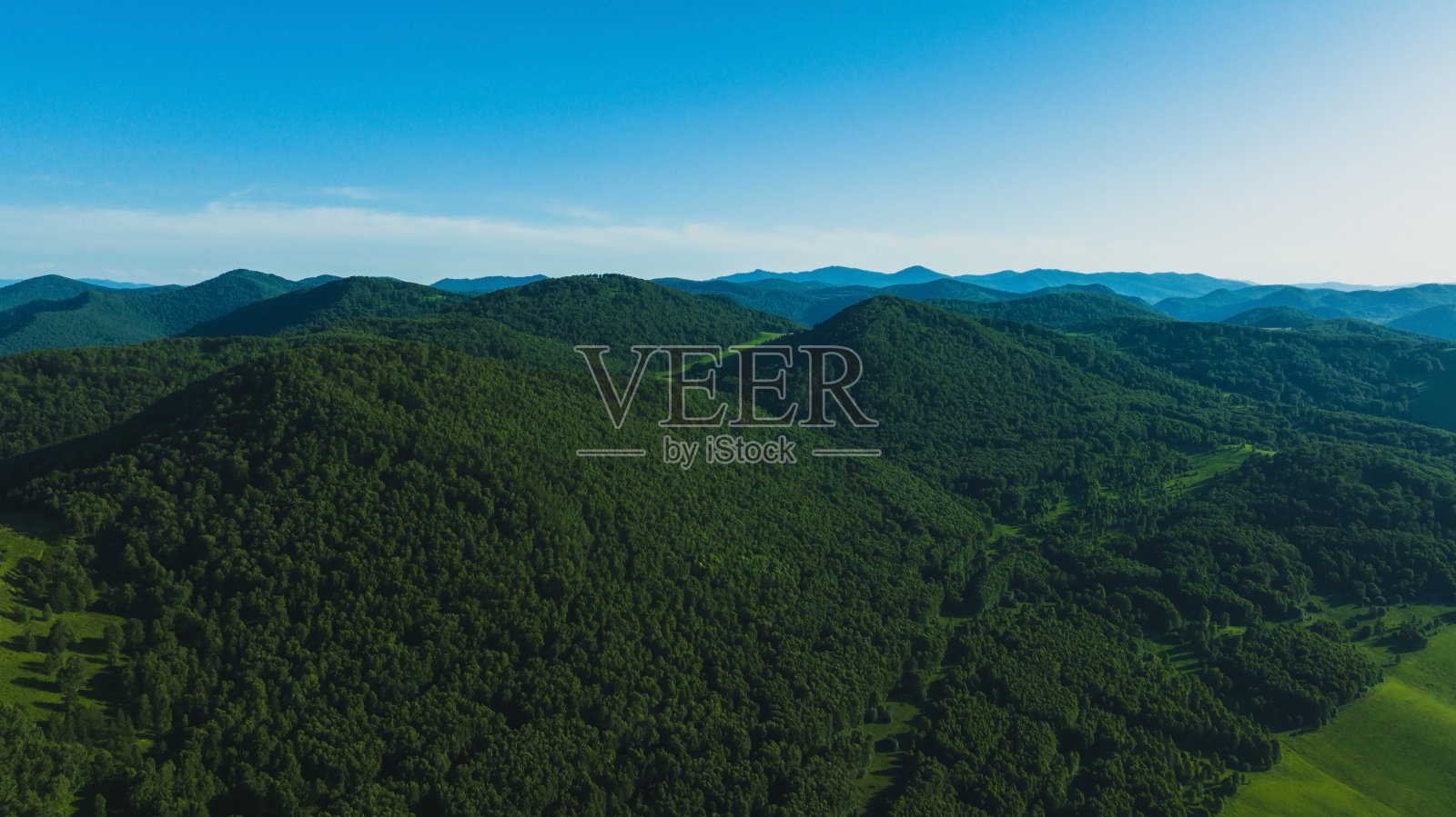 夏季山水景观。鸟瞰图照片摄影图片
