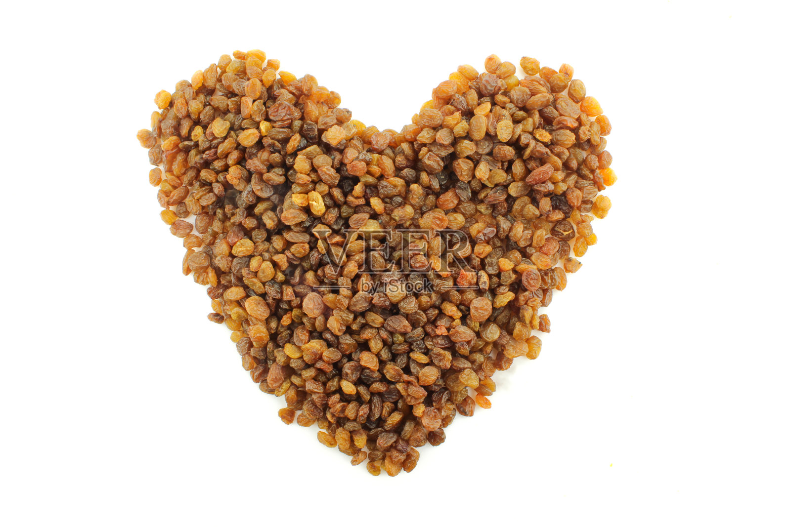 干燥的葡萄葡萄干在心脏形状形成孤立在白色背景照片摄影图片