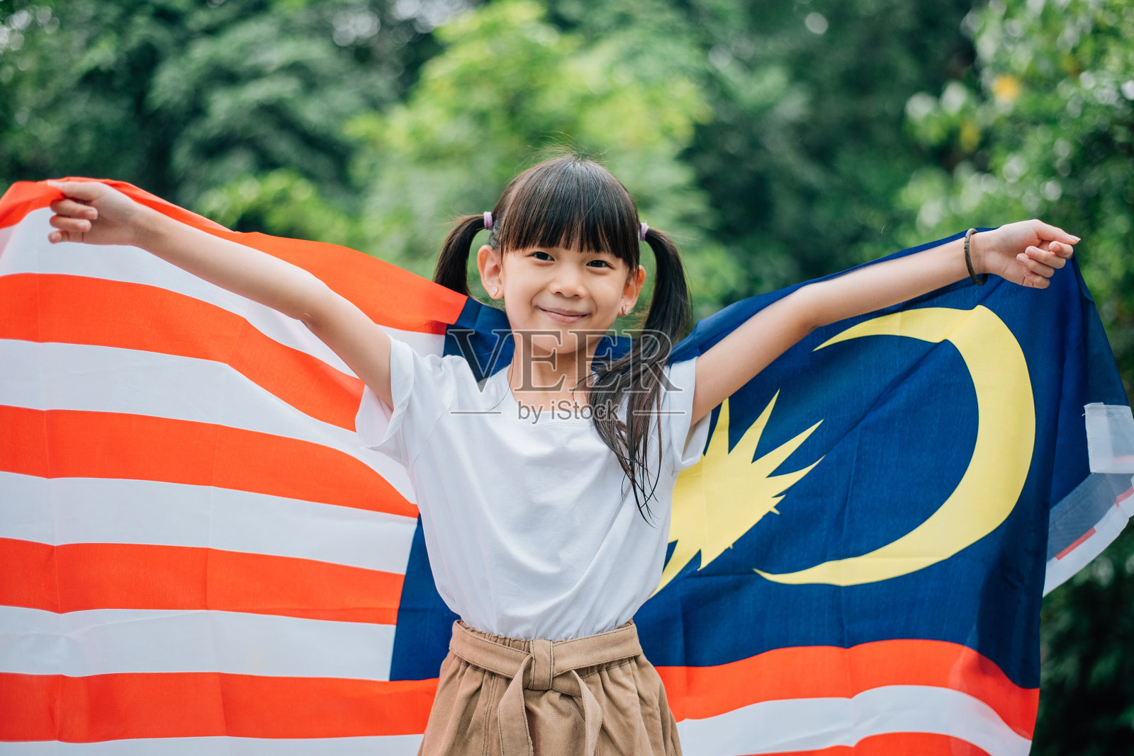 小女孩庆祝马来西亚独立日照片摄影图片