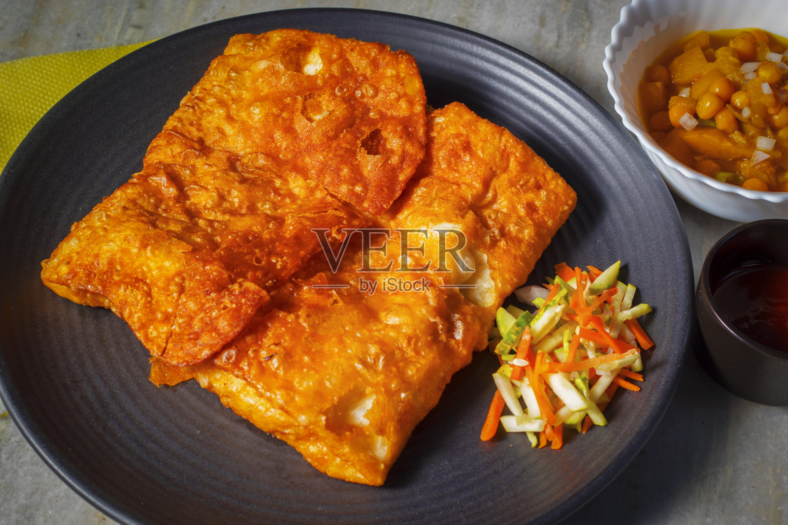 Mughlai Paratha可以吃了。照片摄影图片