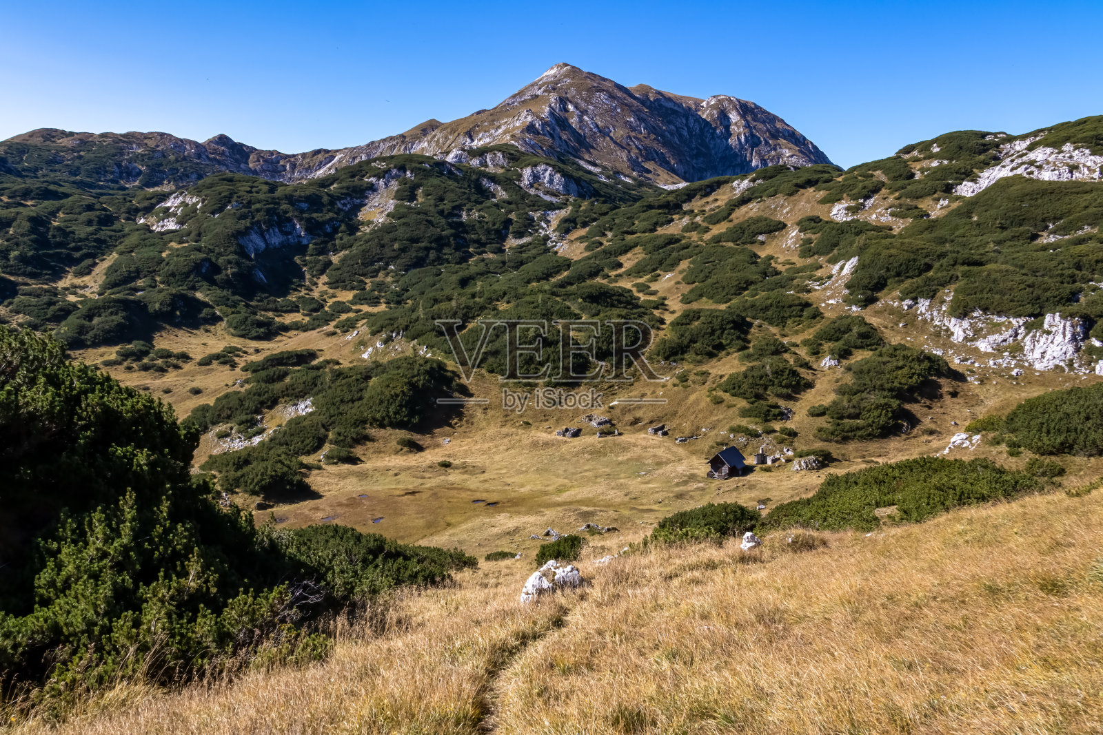 Hinterer Polster -奥地利阿尔卑斯山脉Styria Hochschwab山区的徒步旅行路线，山上的小屋和风景照片摄影图片