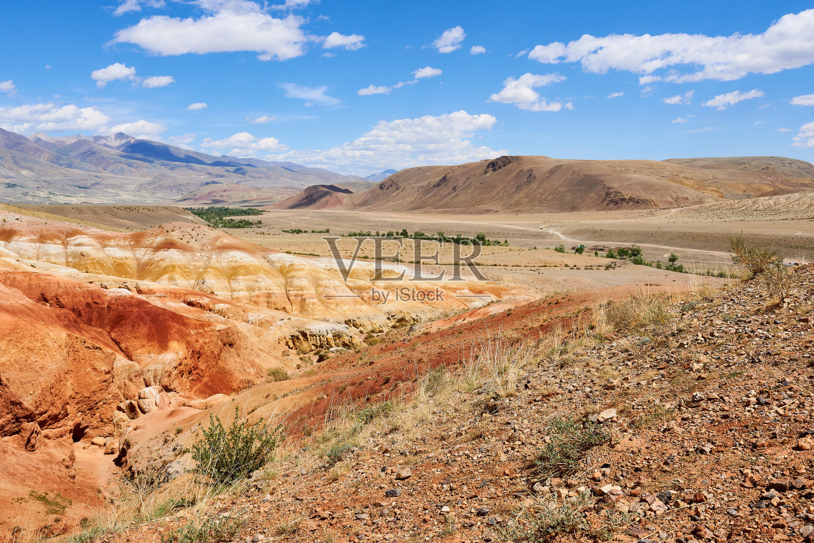 山,红色的山峰。图为俄罗斯阿尔泰山区的早晨。照片摄影图片