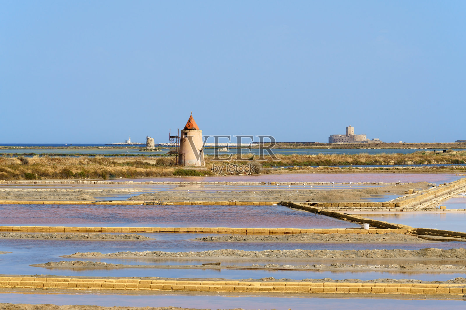 西西里岛特拉帕尼的盐田照片摄影图片