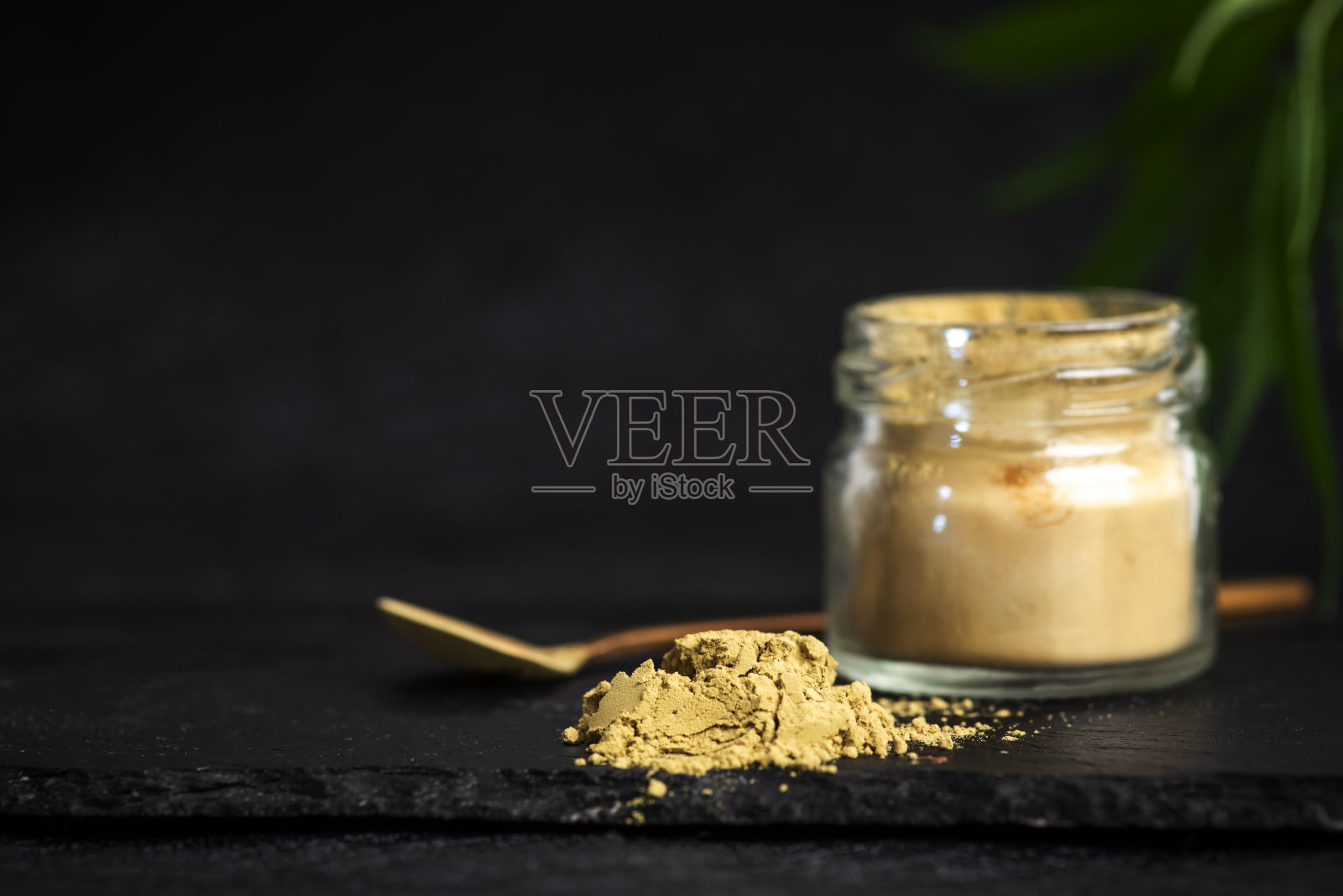 小罐子里的蛋白质大麻照片摄影图片