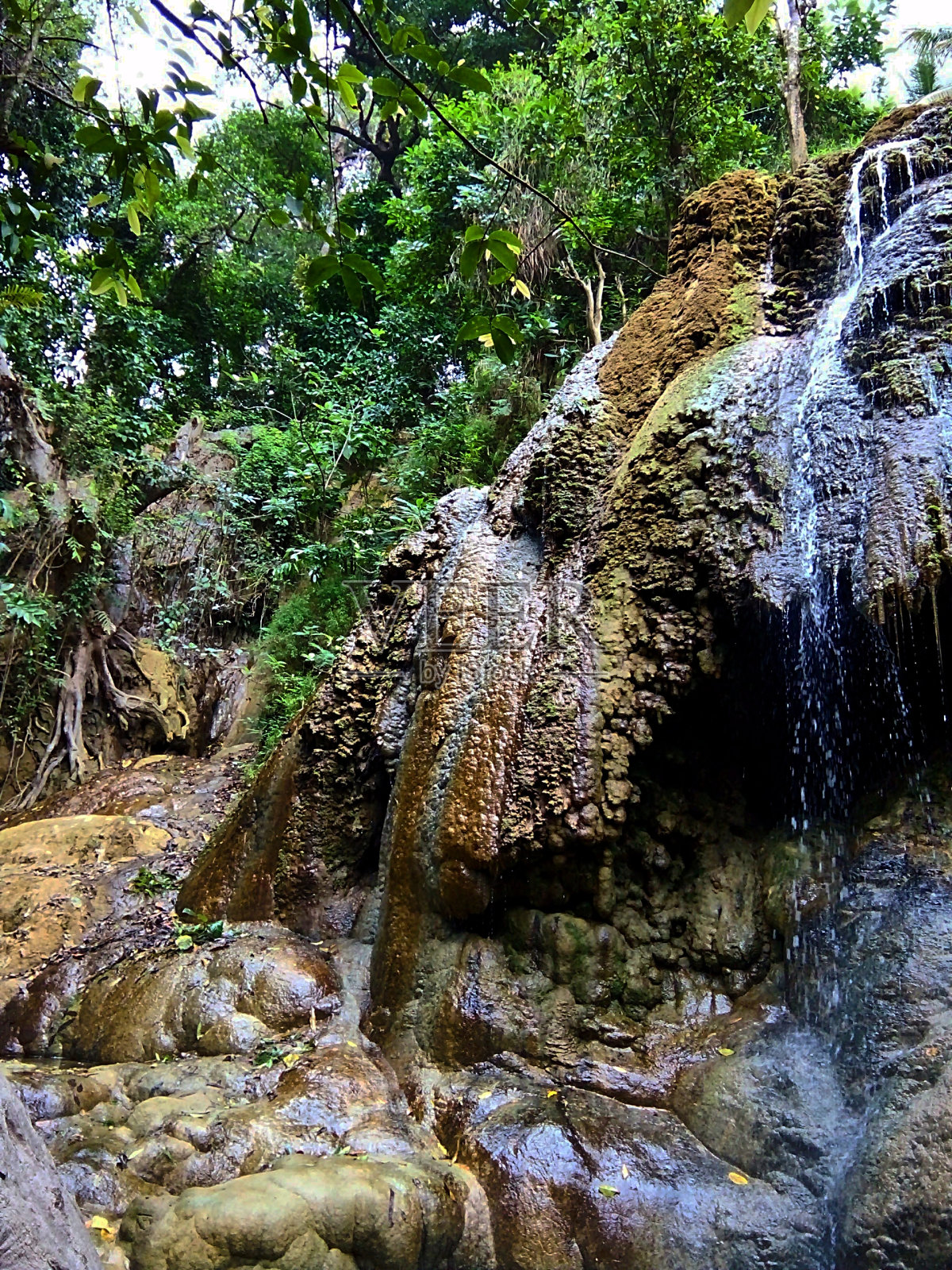 印度尼西亚的丁加莱克瀑布照片摄影图片