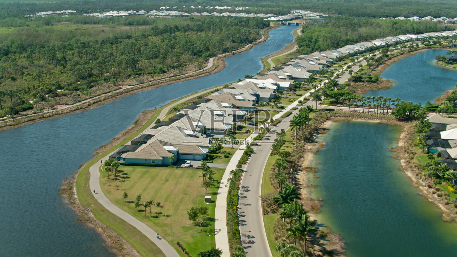鸟瞰那不勒斯郊区街道，佛罗里达照片摄影图片