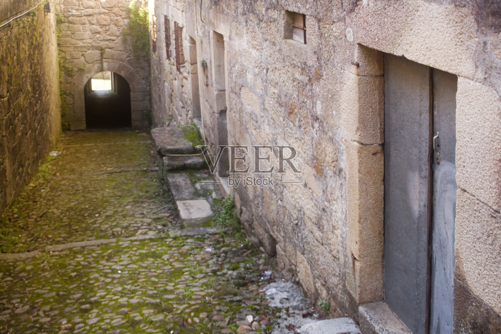 旧城街景Valença do Minho, Minho，葡萄牙。石头巷,拱。照片摄影图片