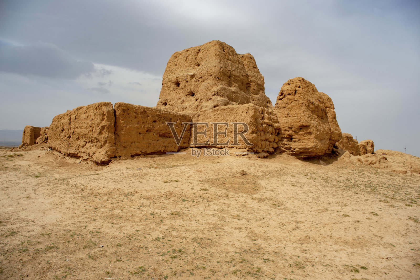 古老的灯塔。它在中国的西北部。照片摄影图片