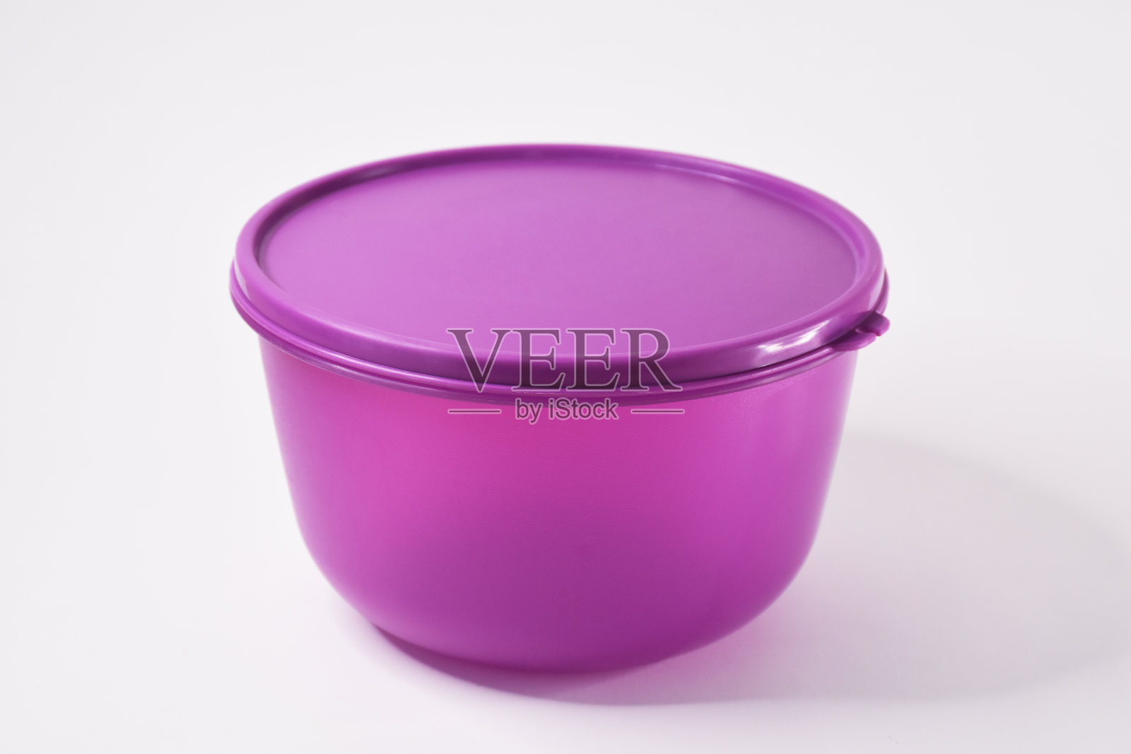 白色背景的塑料容器照片摄影图片