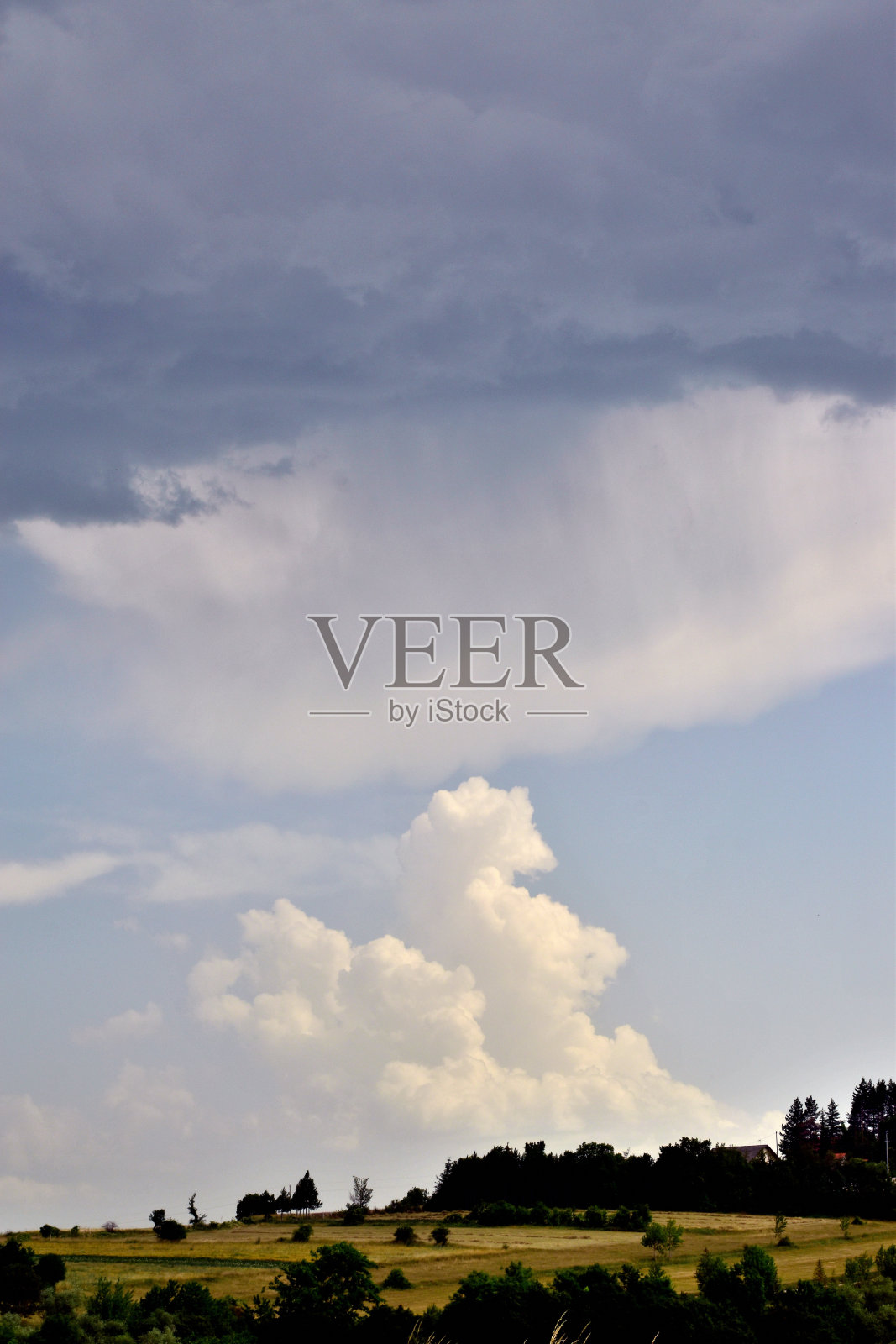 乌云密布照片摄影图片