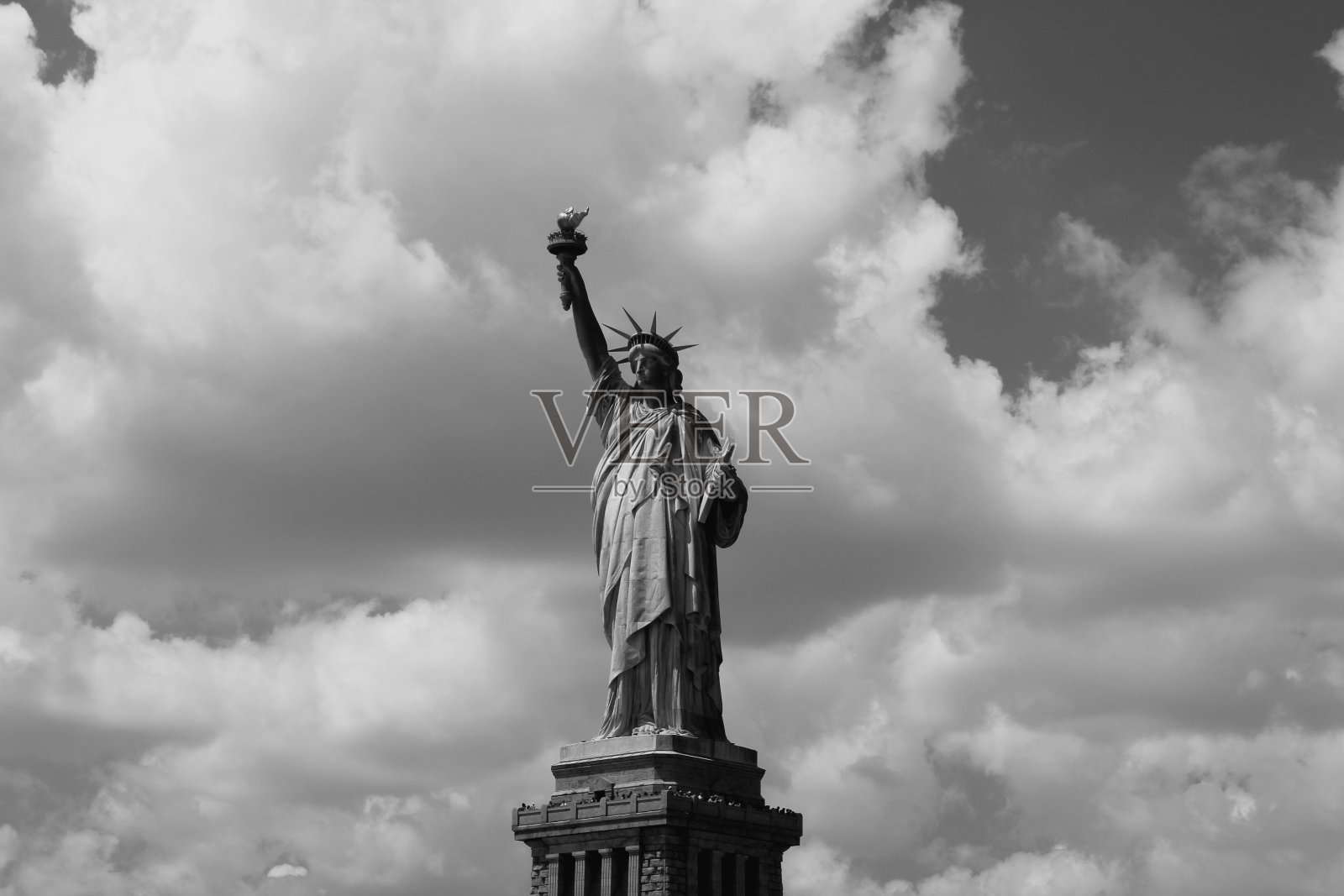 黑色和白色的自由女神像照片摄影图片