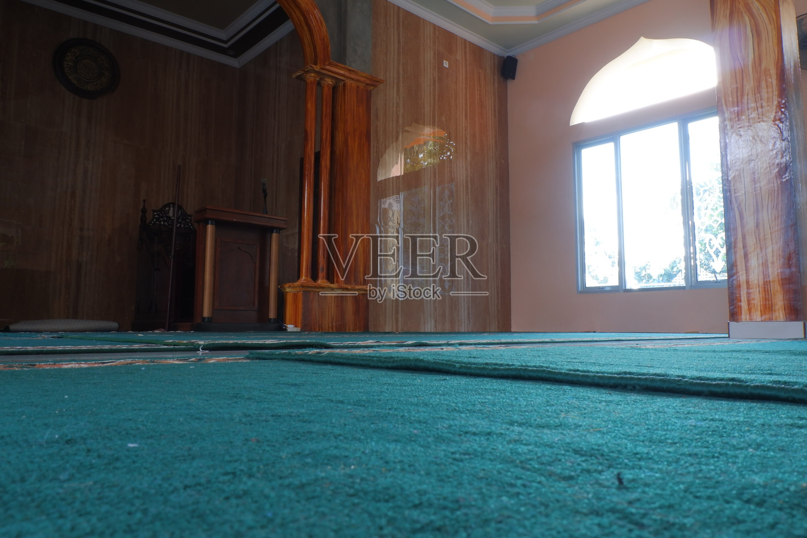 在清真寺内照片摄影图片