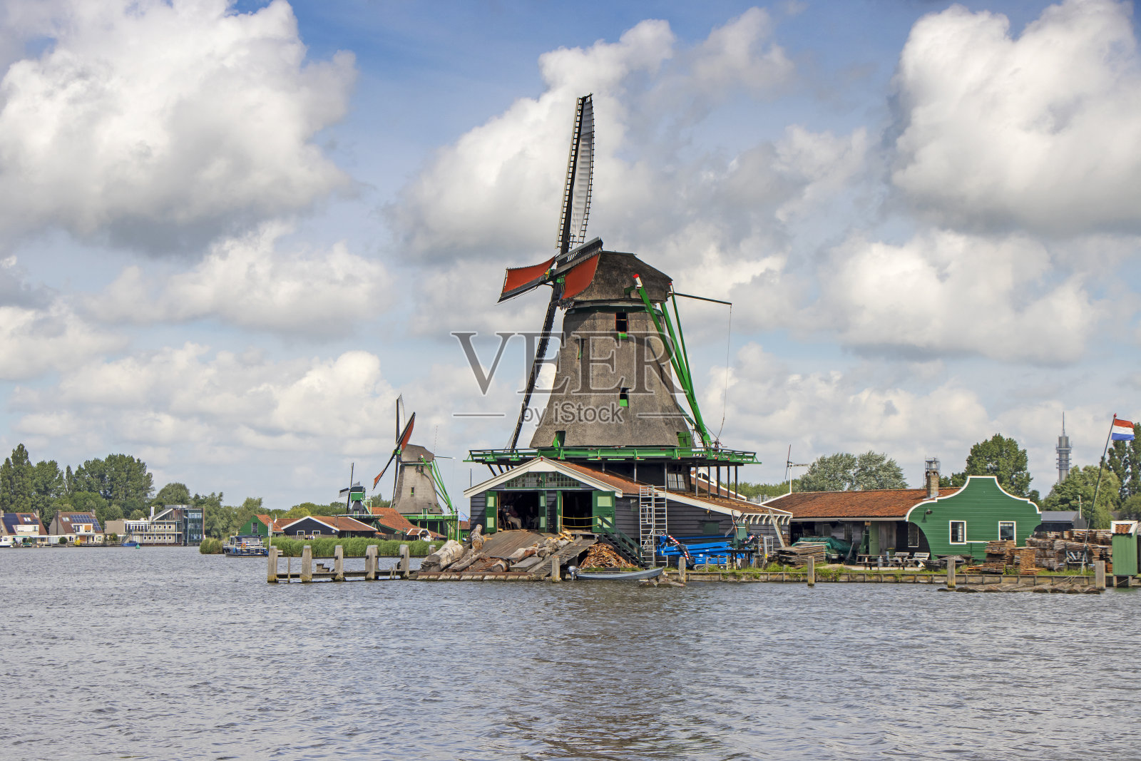 靠近阿姆斯特丹的Zaan Schans乡村的老风车照片摄影图片