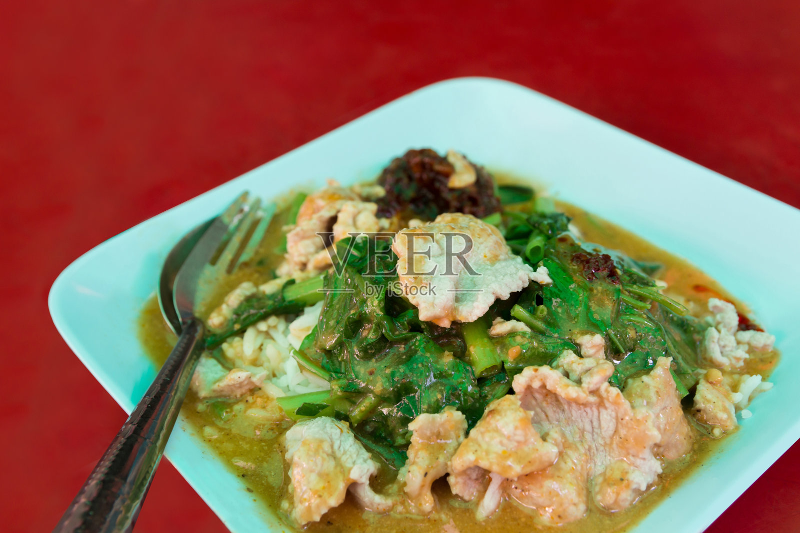 本地泰国菜：卡其梨炒面照片摄影图片