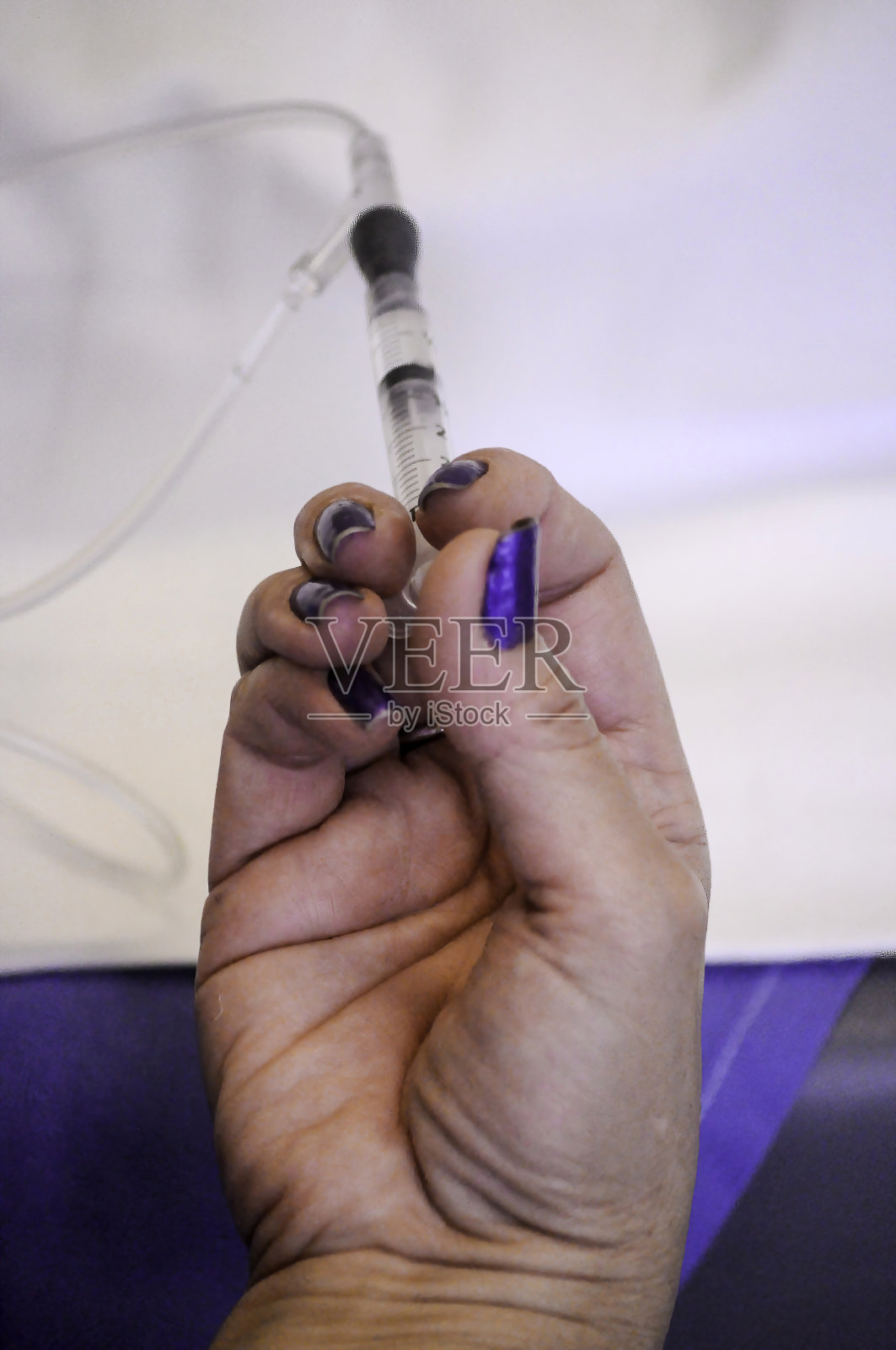 护士把药物照片摄影图片