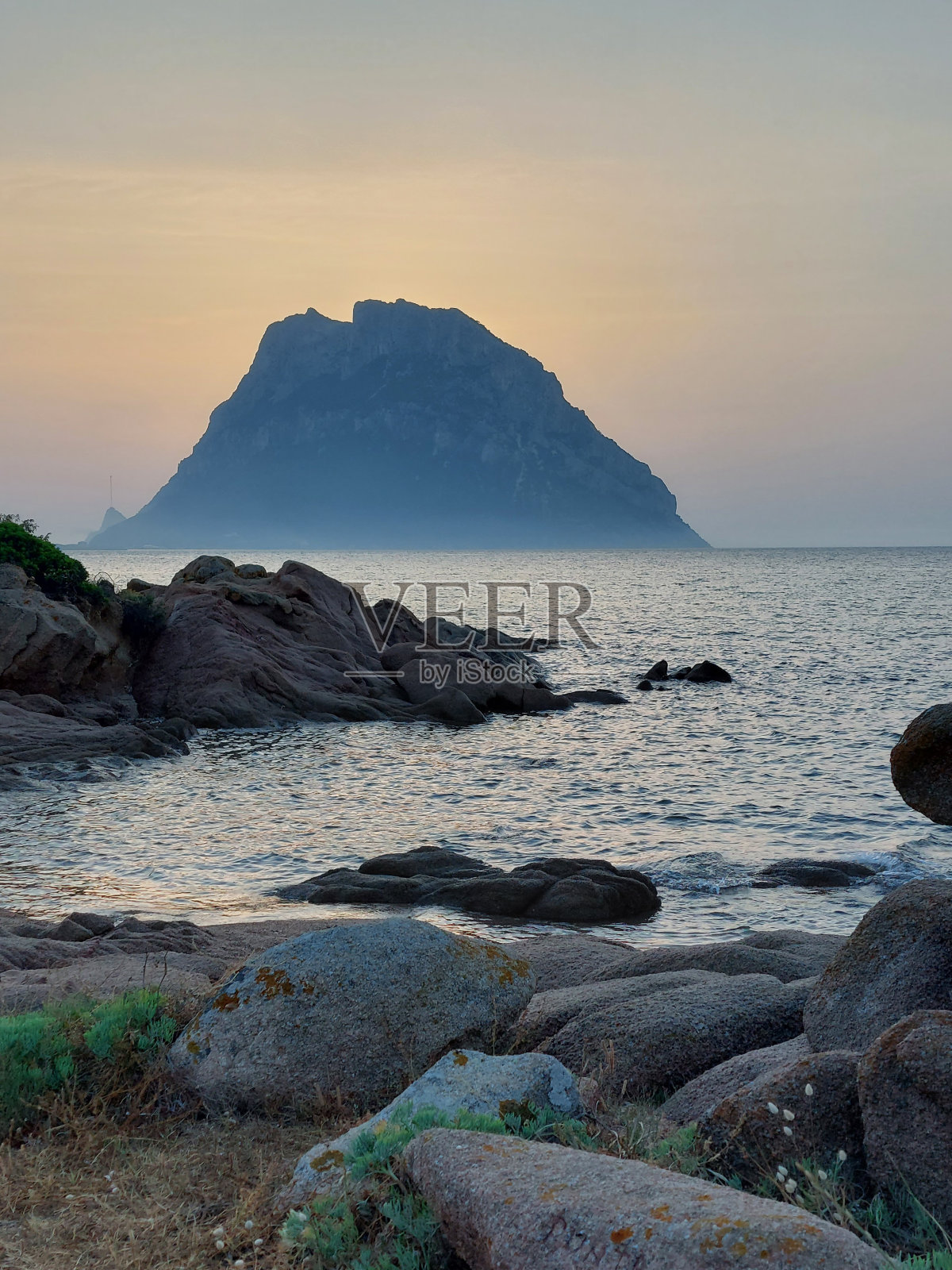水边的日出照片摄影图片