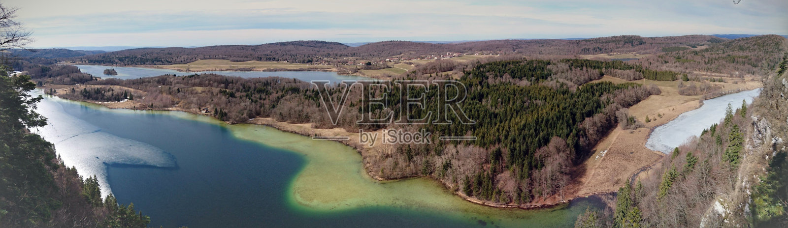 从Pic de l'Aigle，汝拉，法国四个湖的全景照片摄影图片