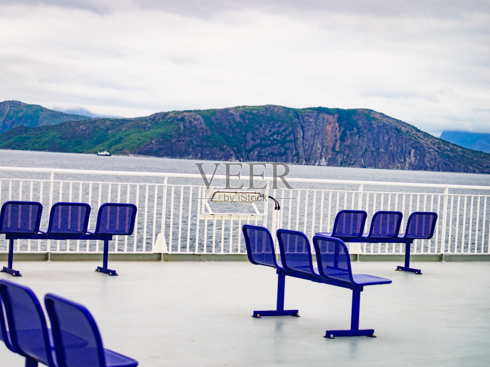 乘坐渡轮前往挪威罗浮敦群岛照片摄影图片