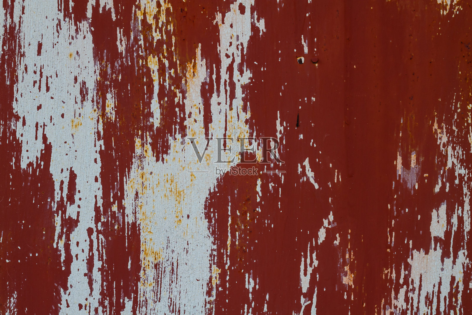 纹理是生锈的金属橙色油漆表面，有油漆裂缝和锈斑。背景照片摄影图片