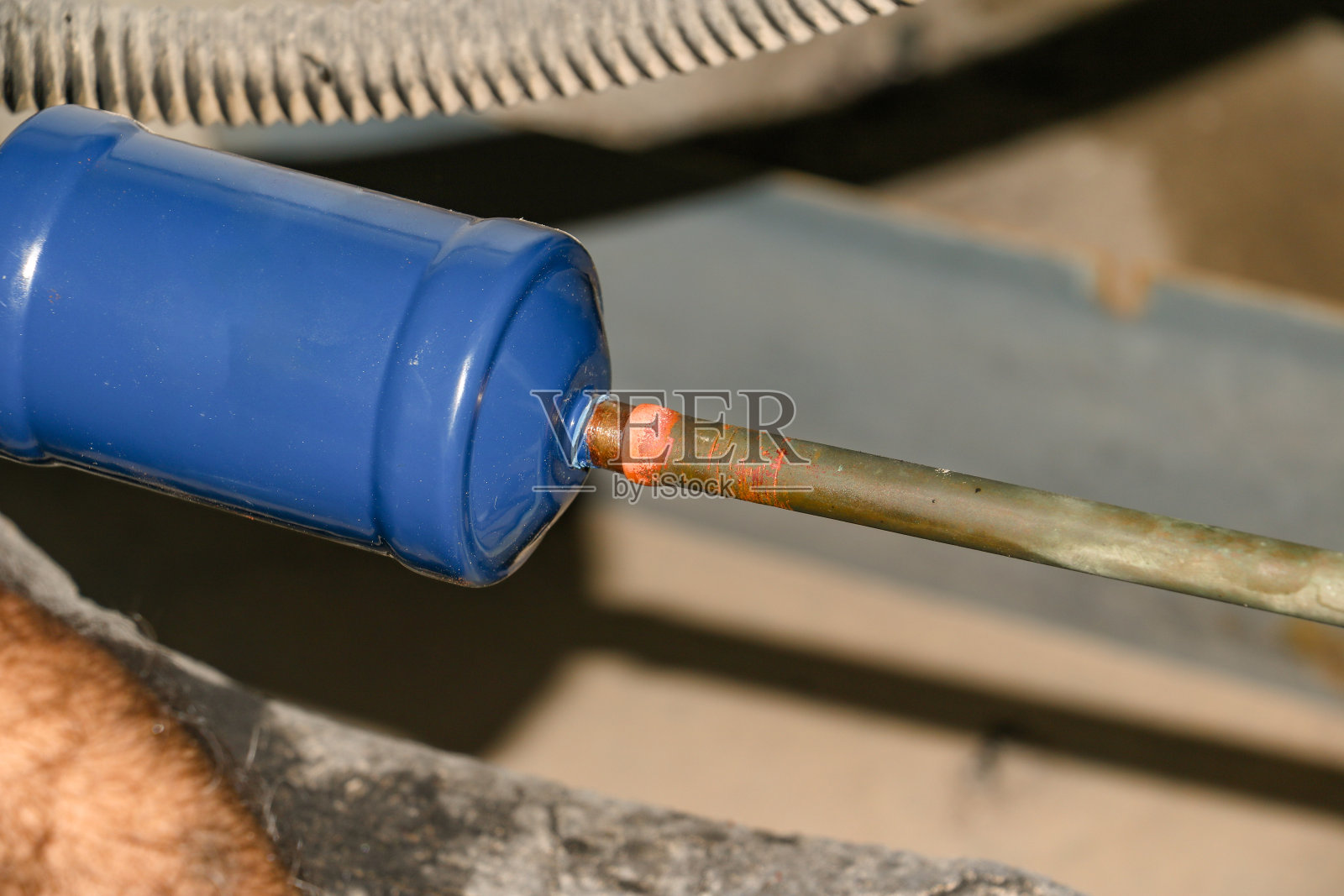 空调压缩机燃气管道焊接照片摄影图片