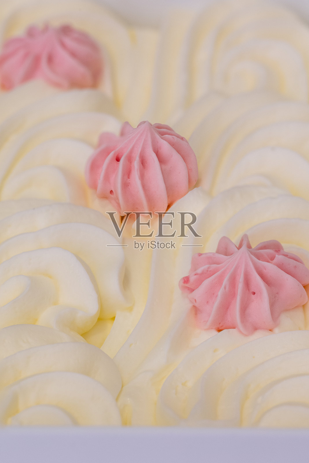 甜的装饰黄油，用牛奶中的奶油制成糖照片摄影图片