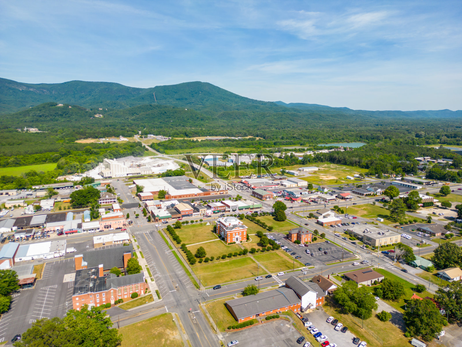 无人机拍摄的田纳西州埃托瓦镇照片摄影图片