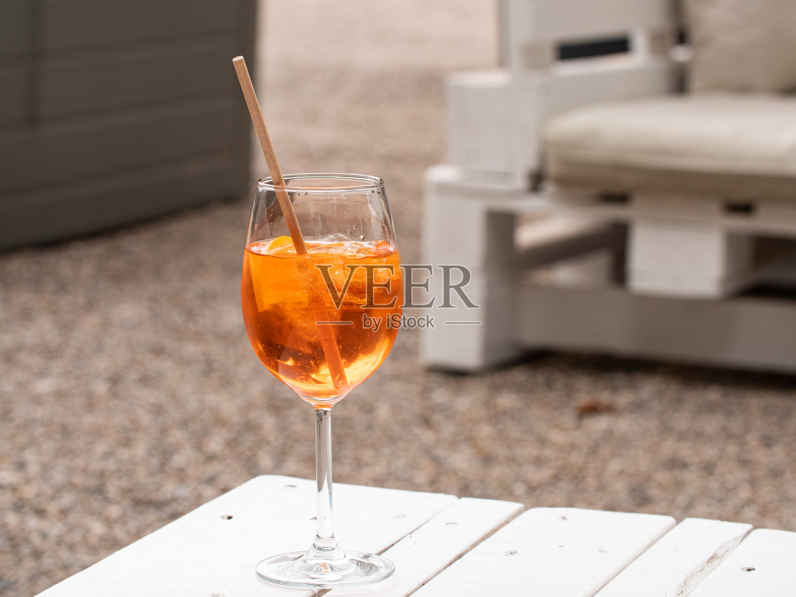 冷饮在酒杯里。照片摄影图片