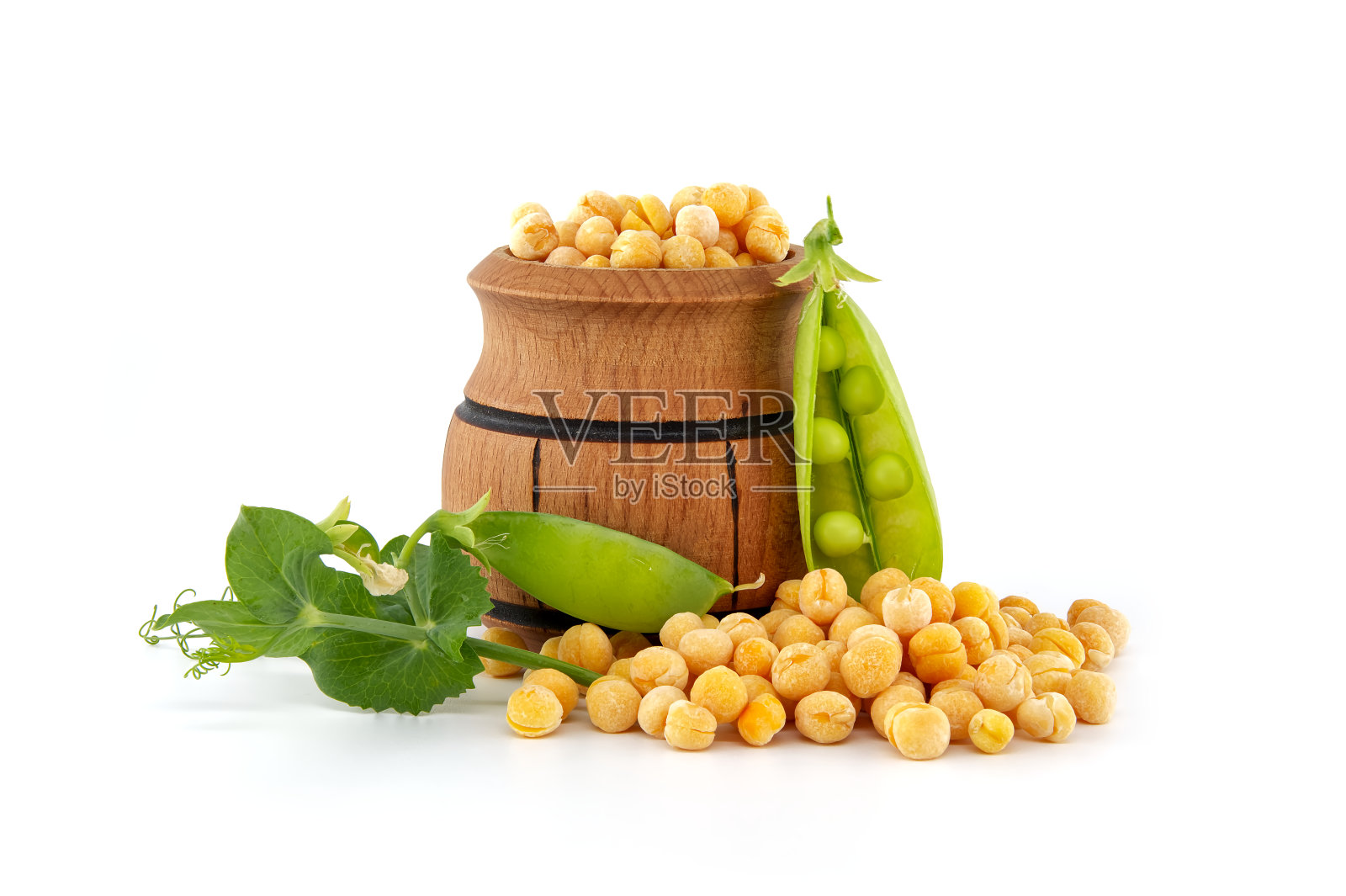 将整粒黄豌豆晾干，用豌豆荚新鲜栽植照片摄影图片