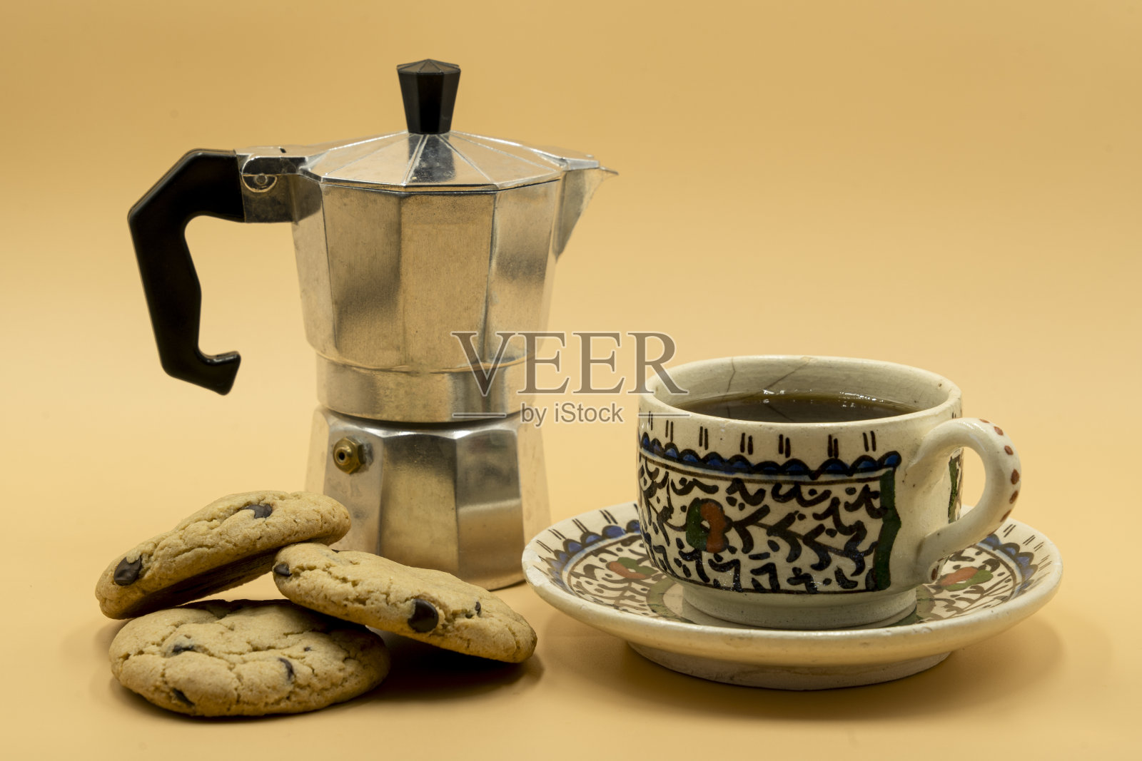 过滤咖啡与巧克力曲奇照片摄影图片