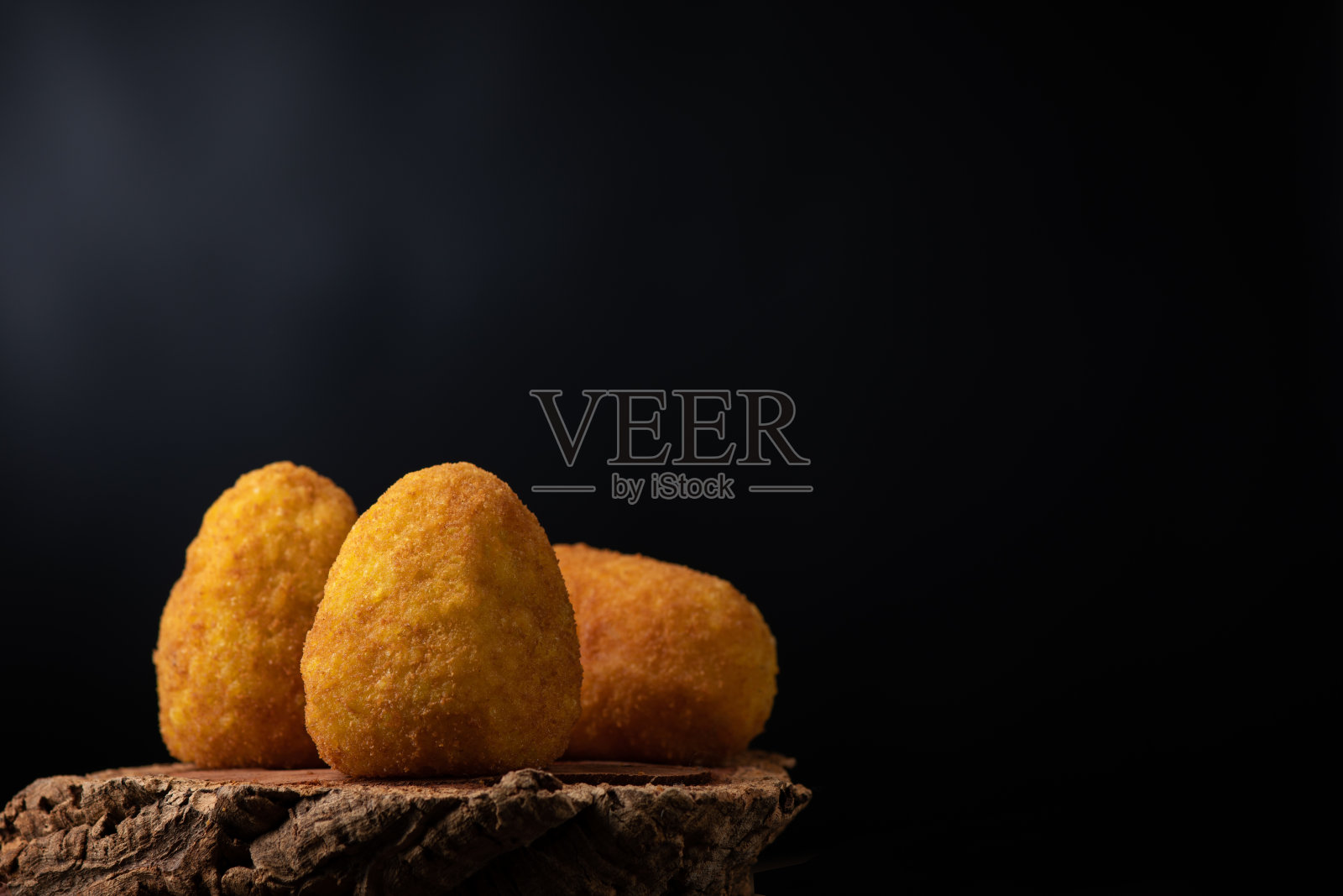 美味的西西里岛自制饭团，西西里岛Arancine照片摄影图片