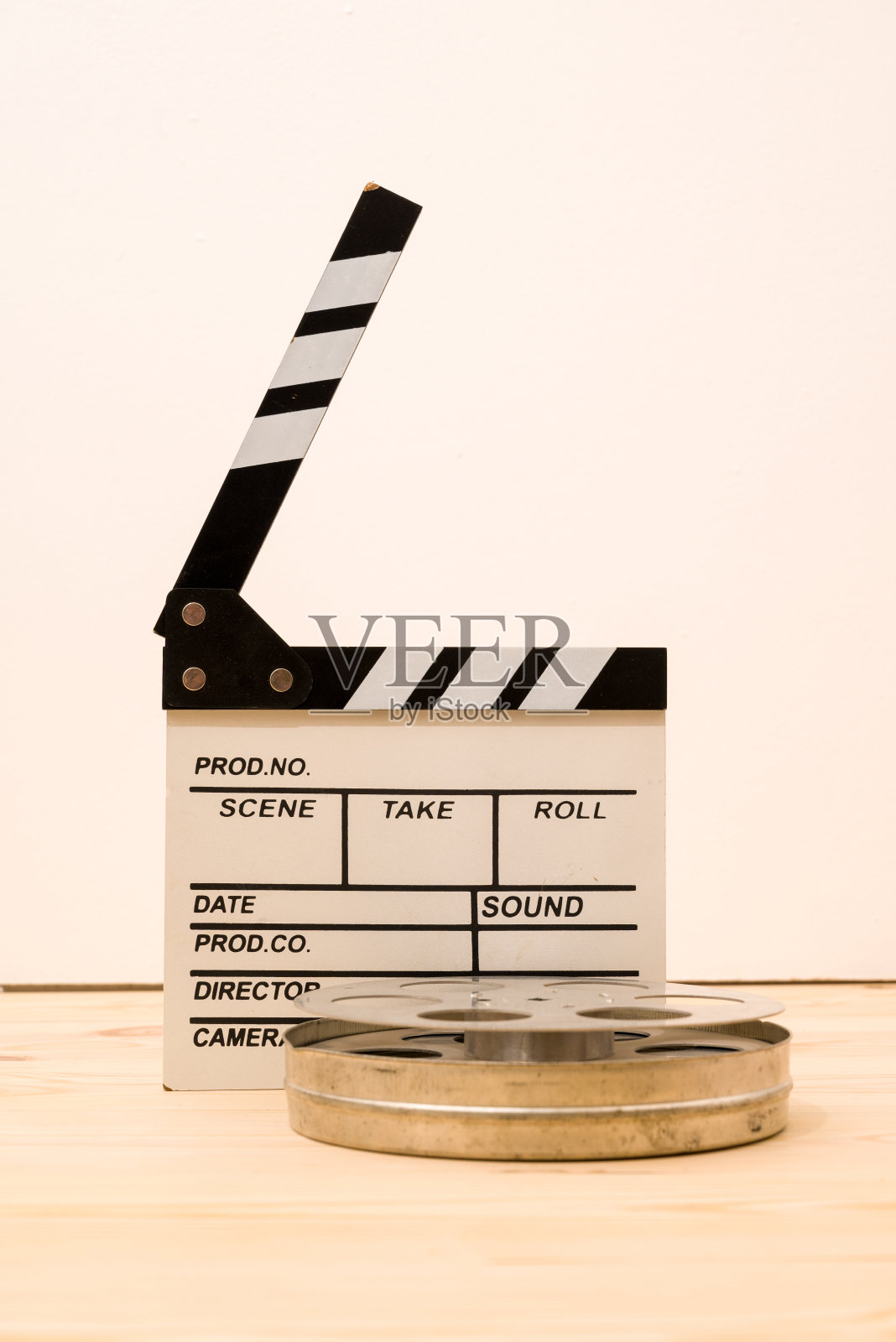 胶卷相机黑板和胶卷照片摄影图片