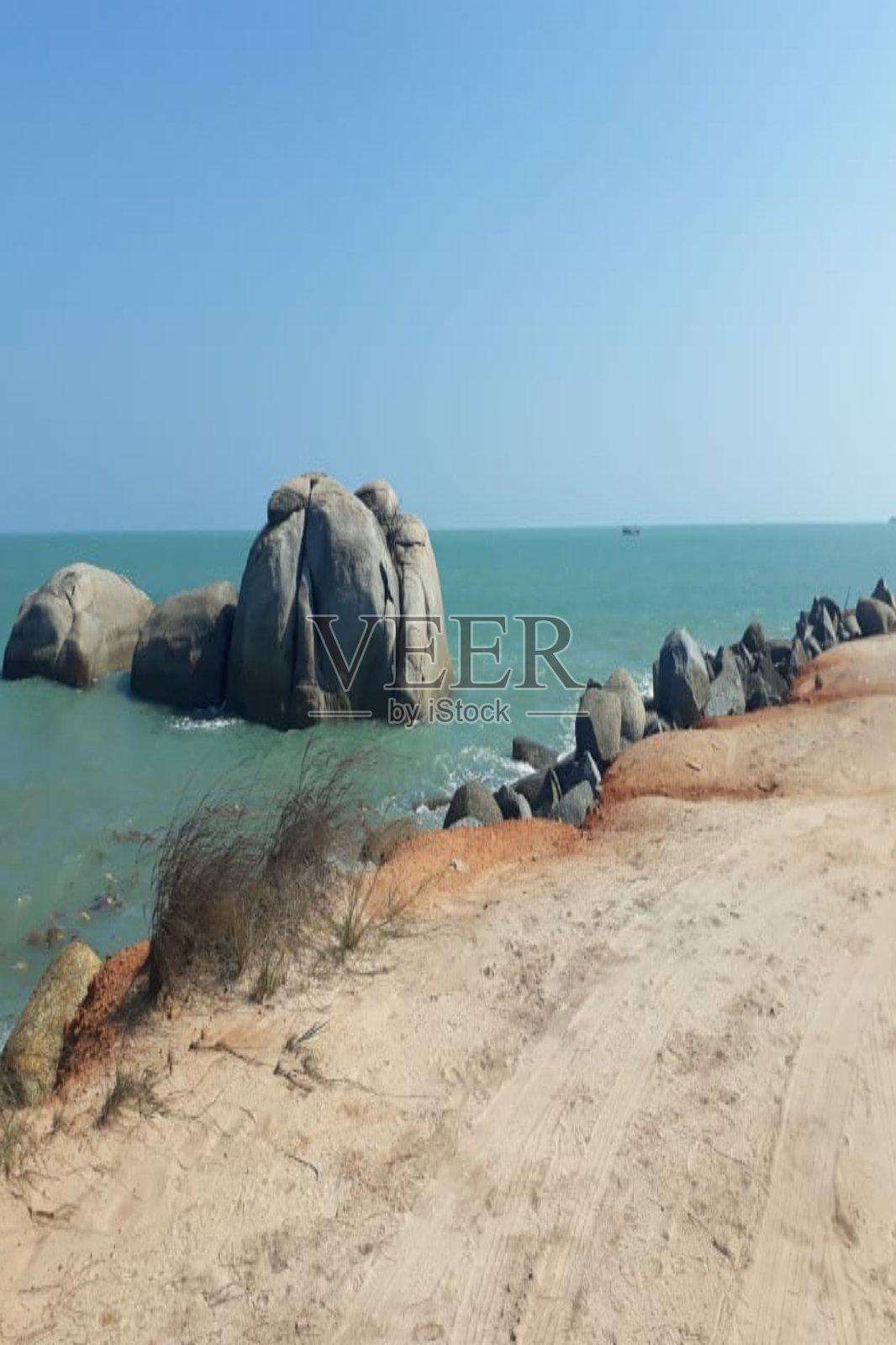 印度尼西亚勿里洞海的岩石照片摄影图片