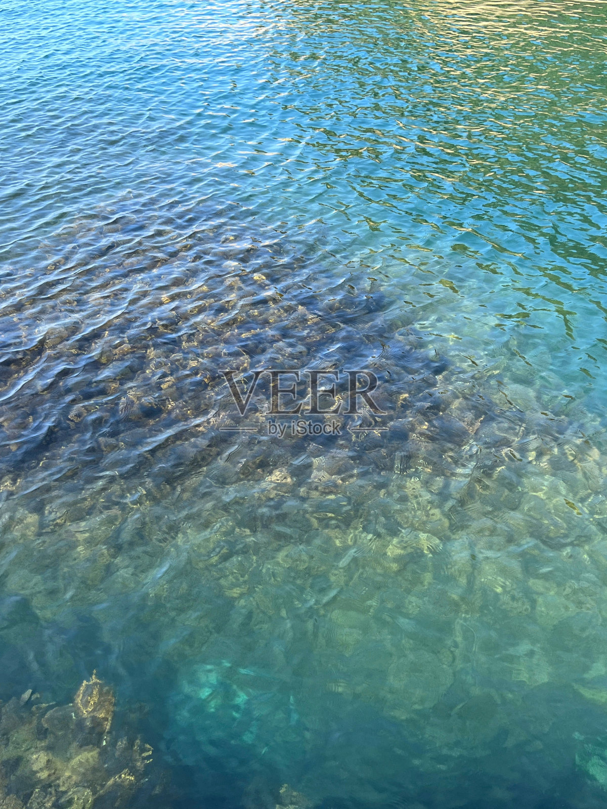 海水蓝绿色水彩表面底色。照片摄影图片