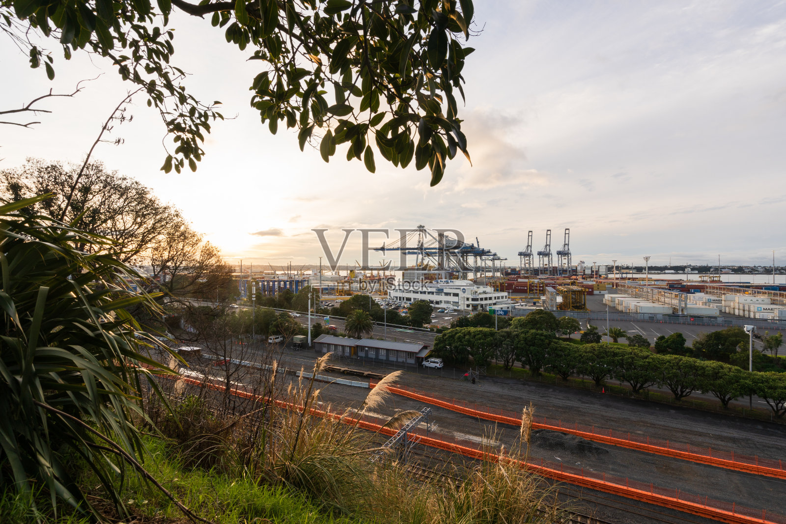 导入导出源，一个端口。照片摄影图片