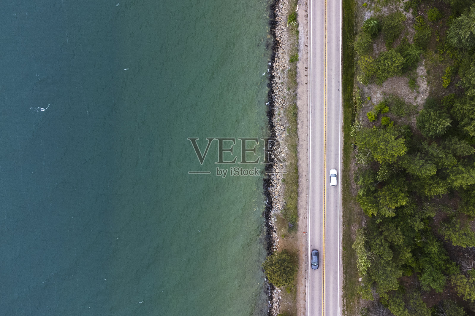 蒙大拿州的湖路照片摄影图片