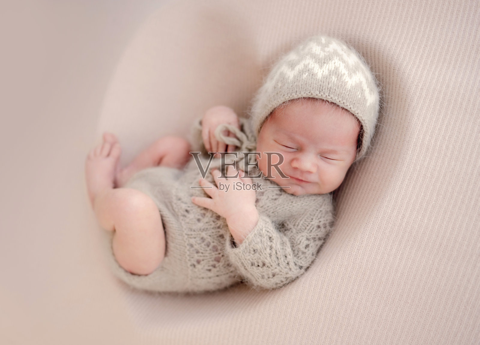 新生儿工作室肖像照片摄影图片