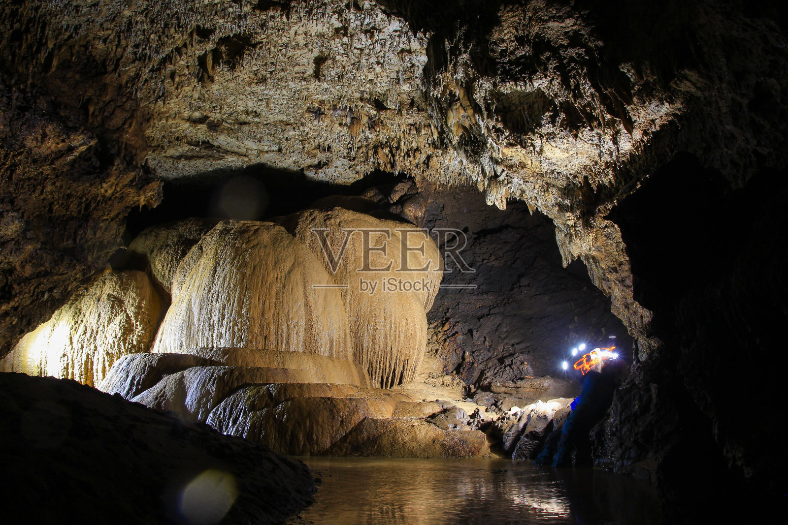 古农色乌喀斯特地区盖勒洞石笋装饰之美照片摄影图片